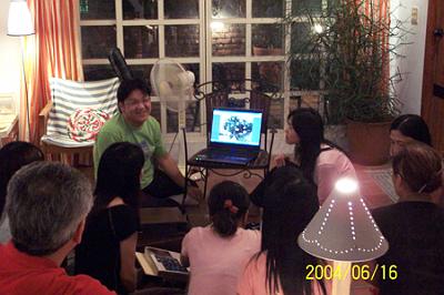 2004 (26).jpg - Jun-16--2004-迎新送舊之六(老師家)